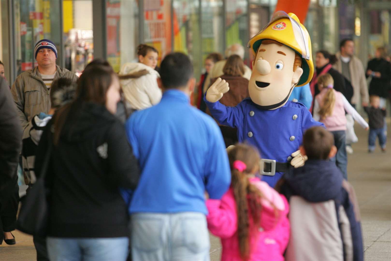 Fireman Sam meets the shoppers in 2007