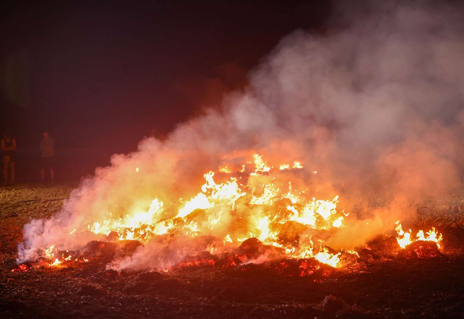 Firefighters Tackle Huge Field Fire Near Swanton Farm Lydden Near Dover