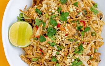 Graeme Tomlinson: Healthy Chicken Pad Thai