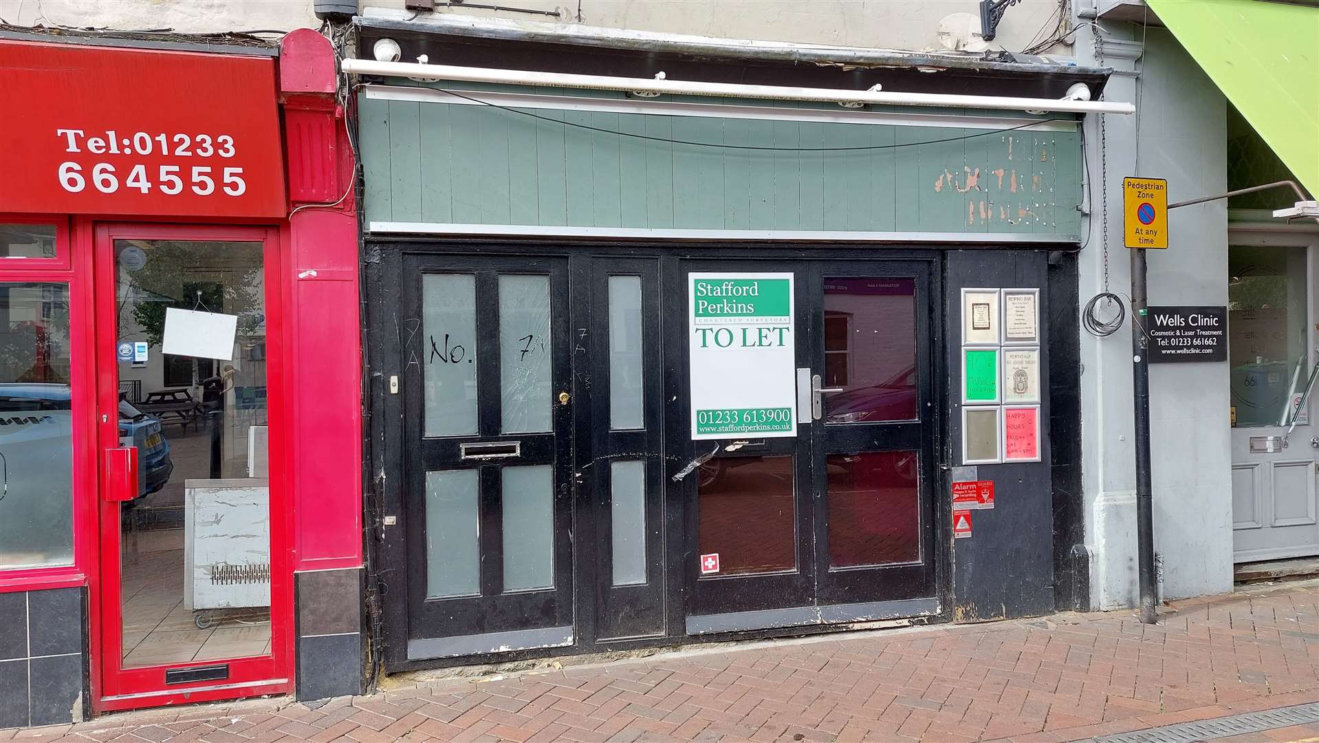 To let signs went up after Rewind Bar closed