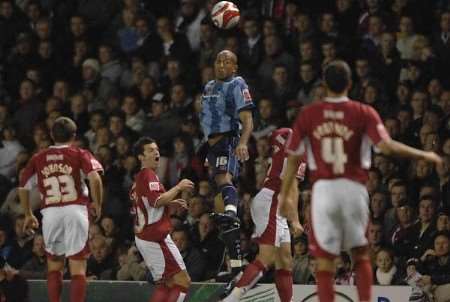 Chris Iwelumo heads home the winning goal