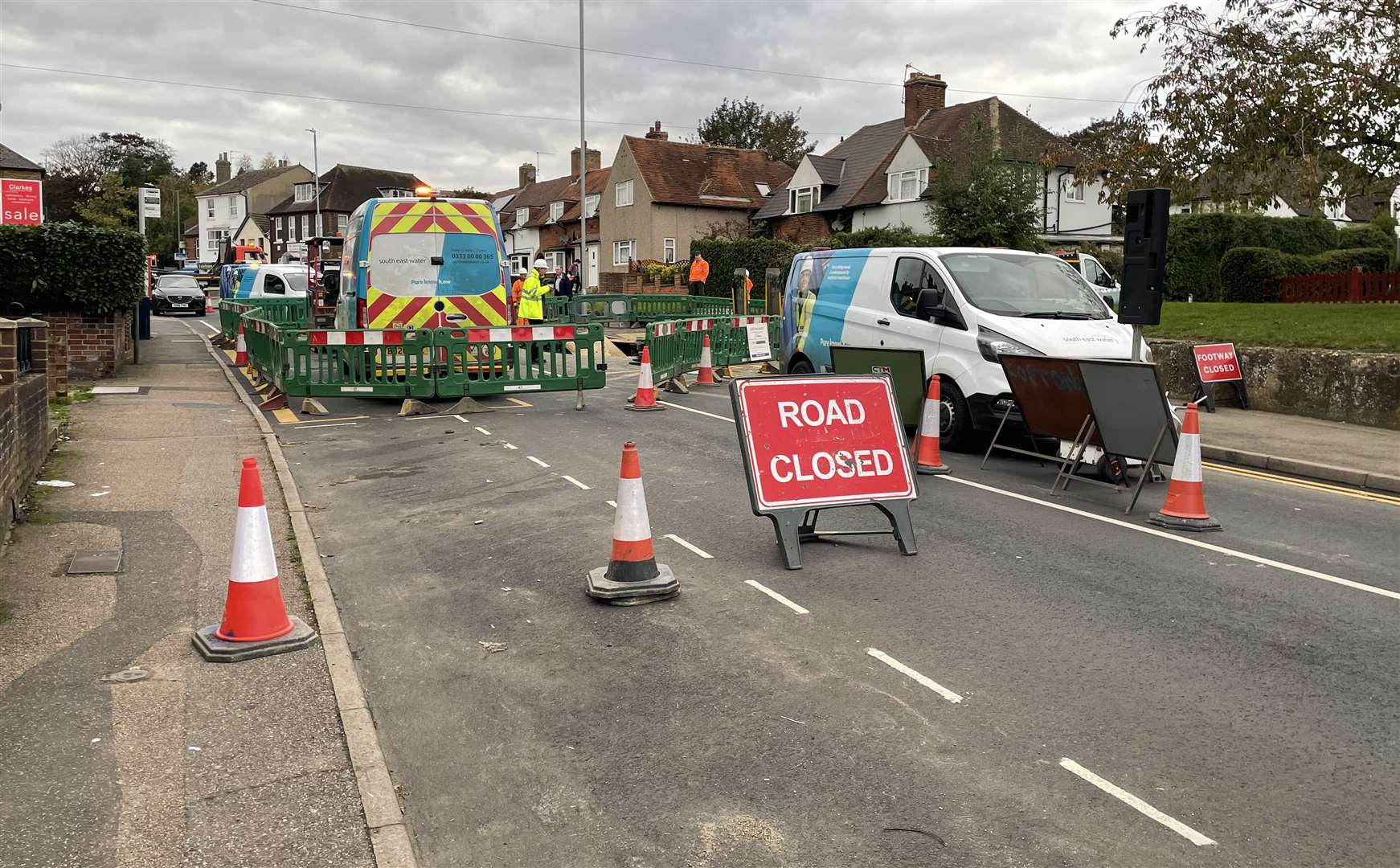 Road closure between Queen s Road and Hambleden Court remains