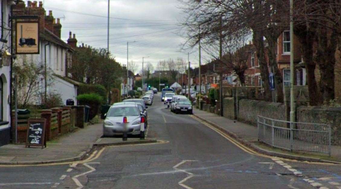 Saunders reportedly threatened people after crashing in Beaver Road. Photo: Google Street View (53430332)