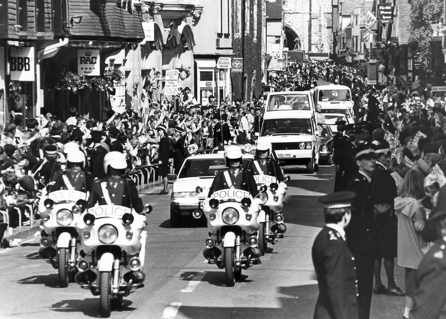 The Pope seen by thousands as he arrives in Canterbury...but not me