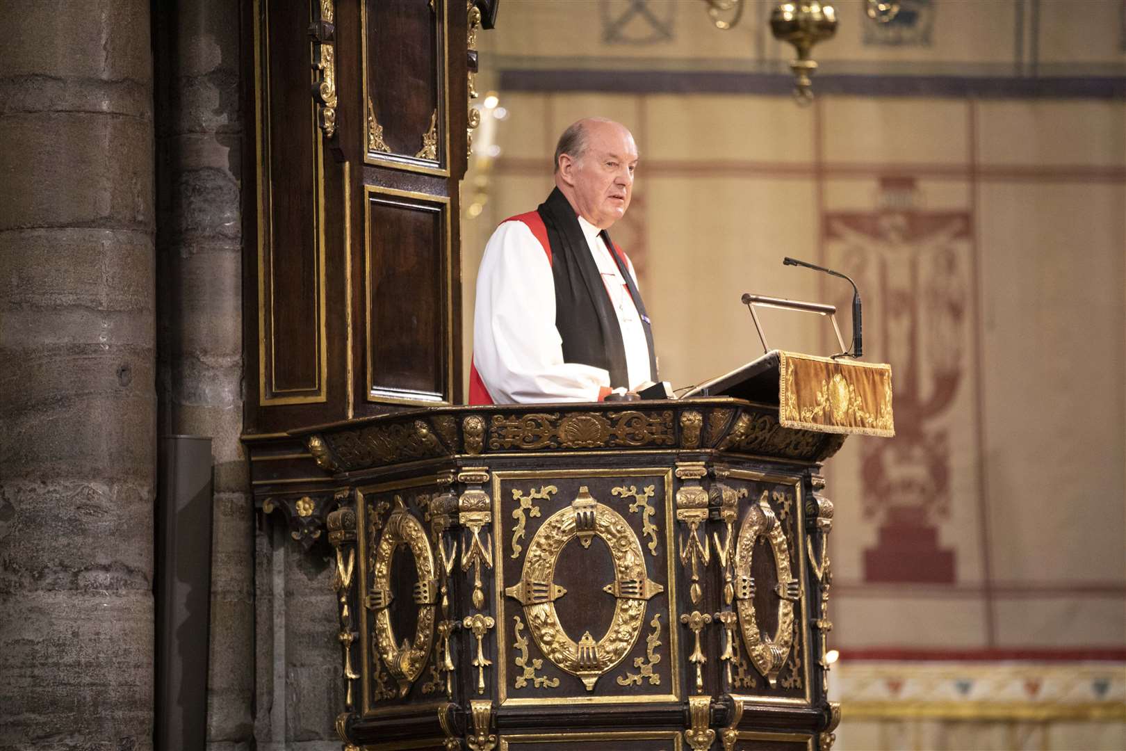 The Dean of Windsor David Conner reads the tribute (Richard Pohle/The Times/PA)