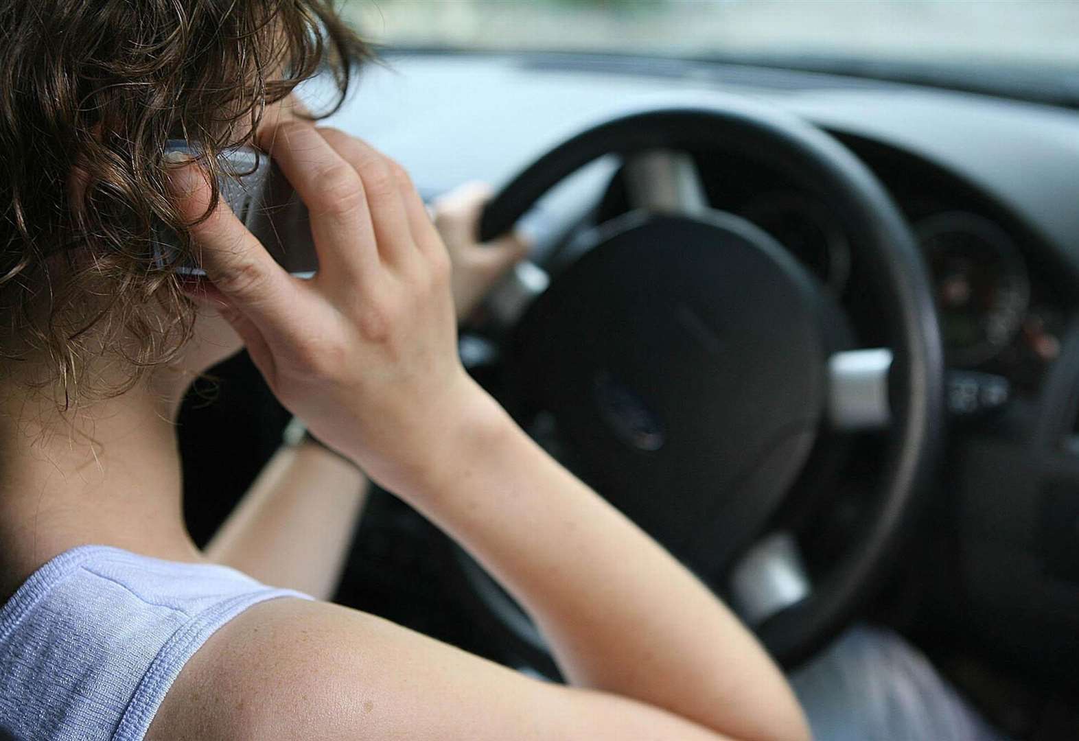 While driving перевод. Hands free while Driving. Driver use Phone while Driving. Used to Driving.