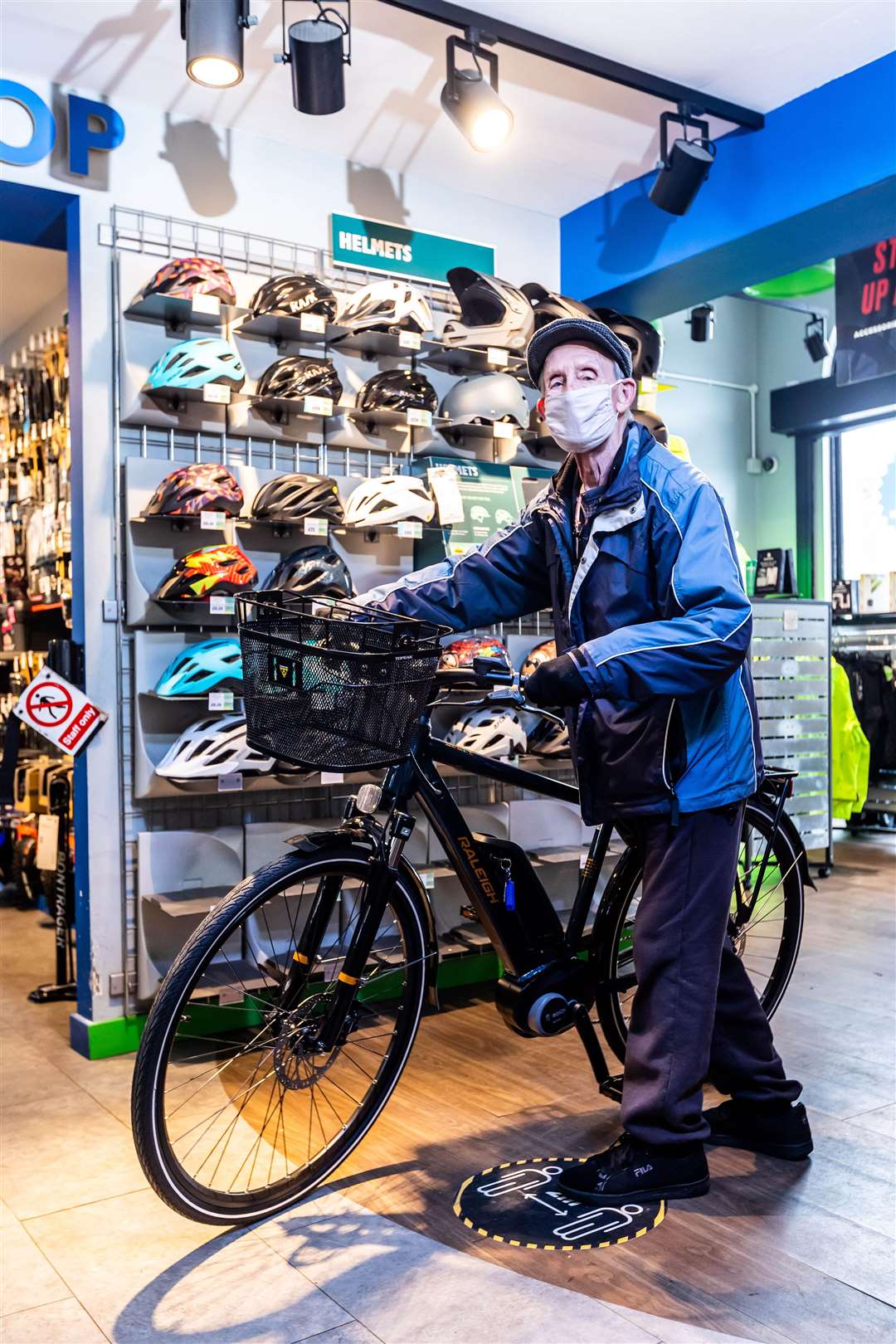 Mr Bailey with his new bike (Raleigh/Evans Cycles/PA)