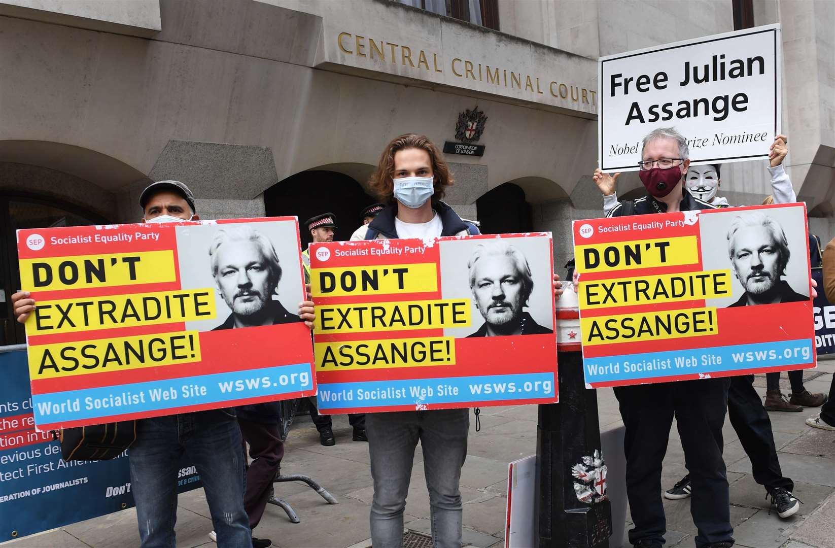 ‘Don’t Extradite Assange’ protesters outside the Old Bailey (Stefan Rousseau/PA)