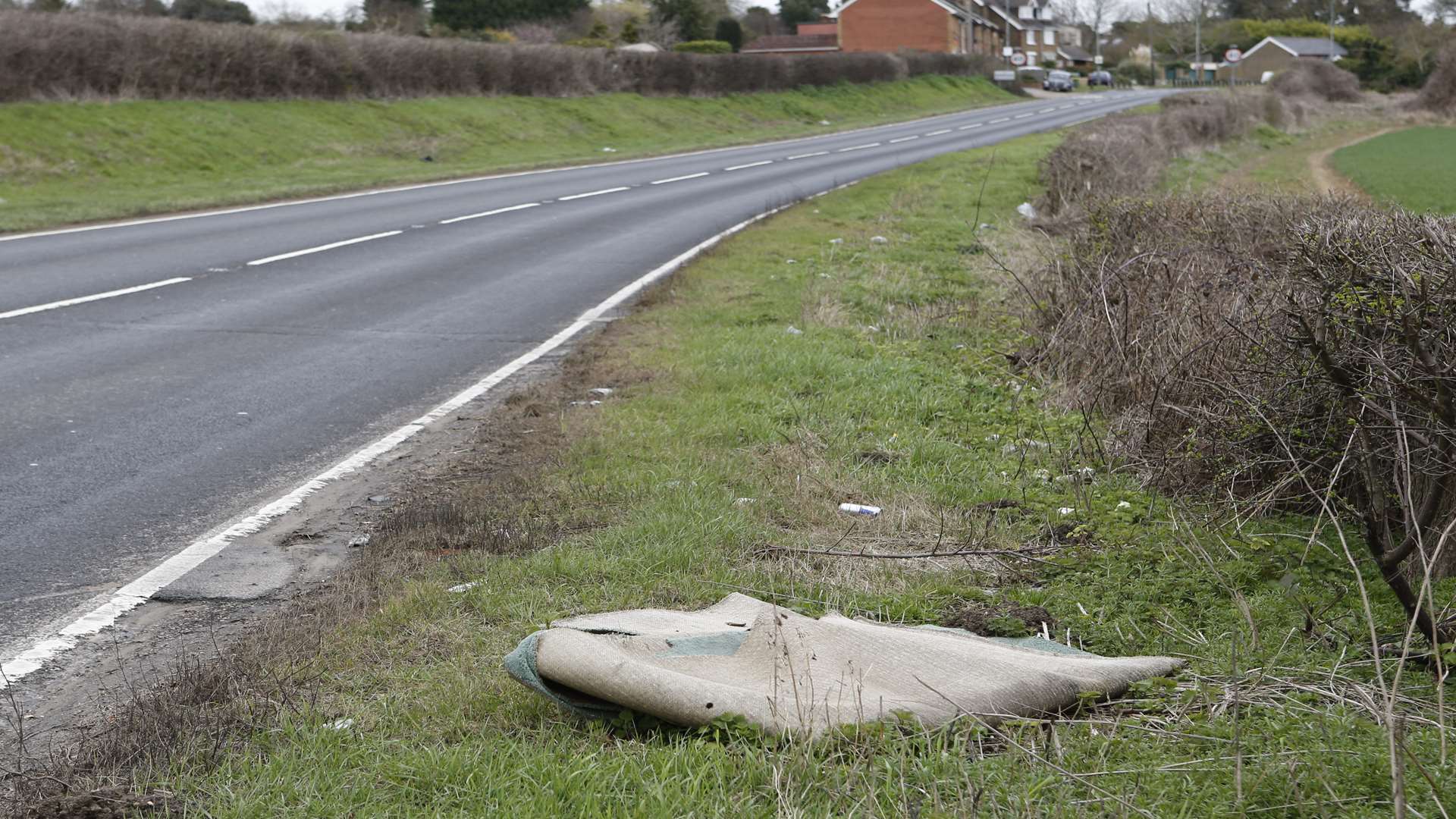 Rubbish on the A26 between Barming and Teston