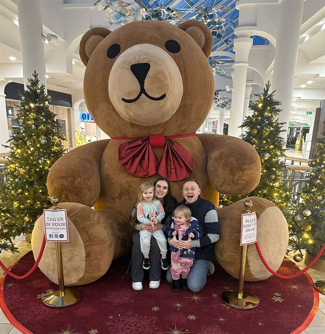 Lauren Beale with her husband Andie, and their two daughters Poppy and Pearl