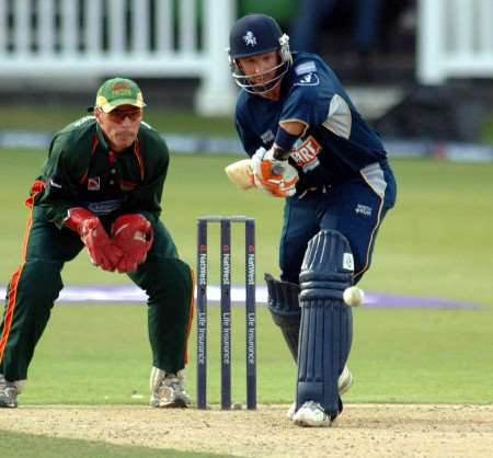 IN THE RUNS: Darren Stevens scored 74 against his former club. Picture: BARRY GOODWIN