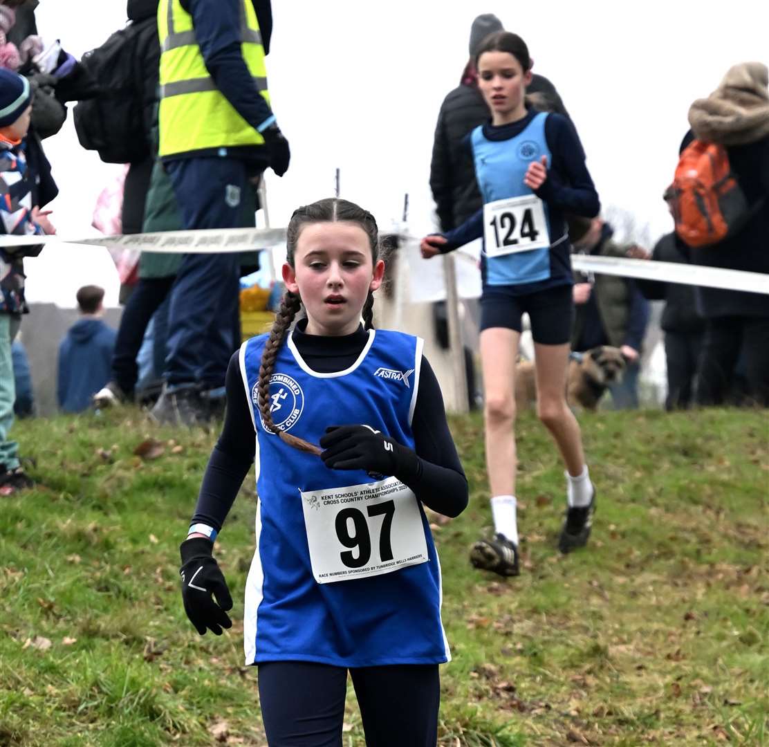 Swale’s Beatrice Strouts Hales (No.97) in the Year 7 girls’ event. Picture: Simon Hildrew