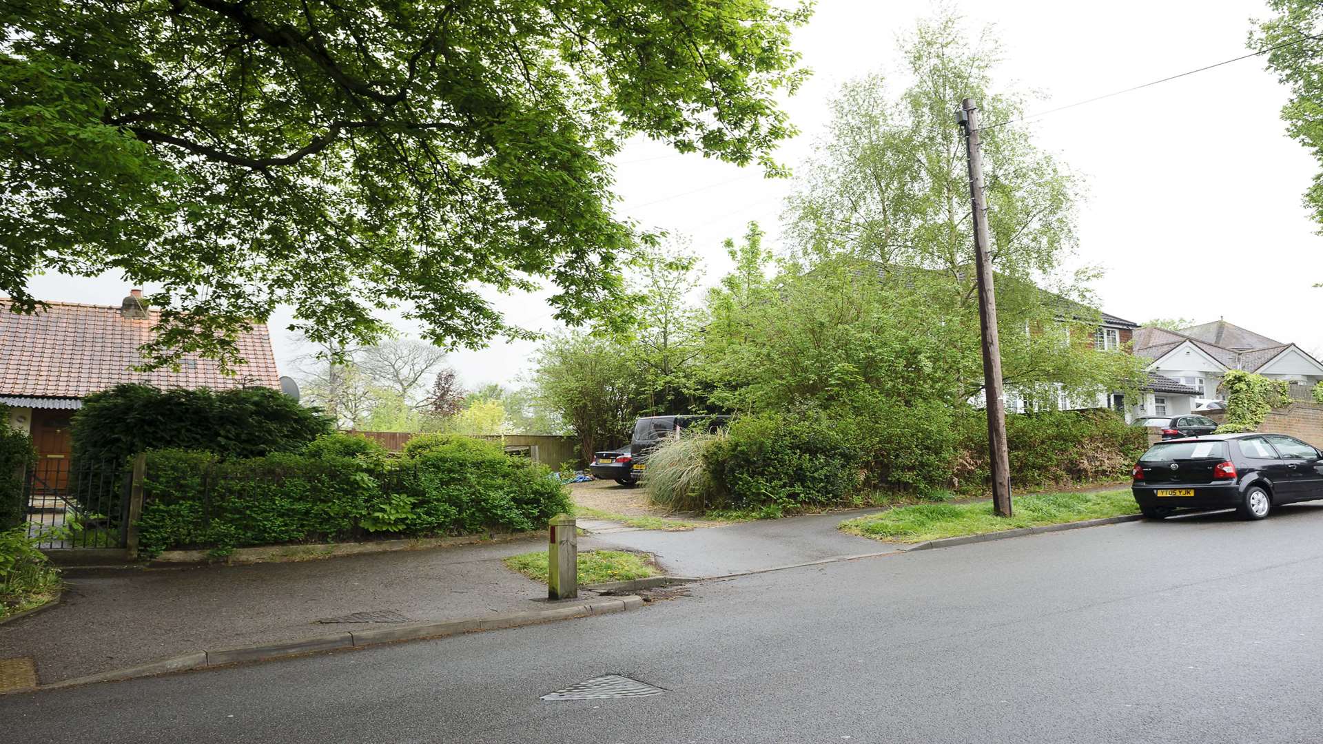 Views of the area around Summerhouse Drive, Joydens Wood, Dartford.