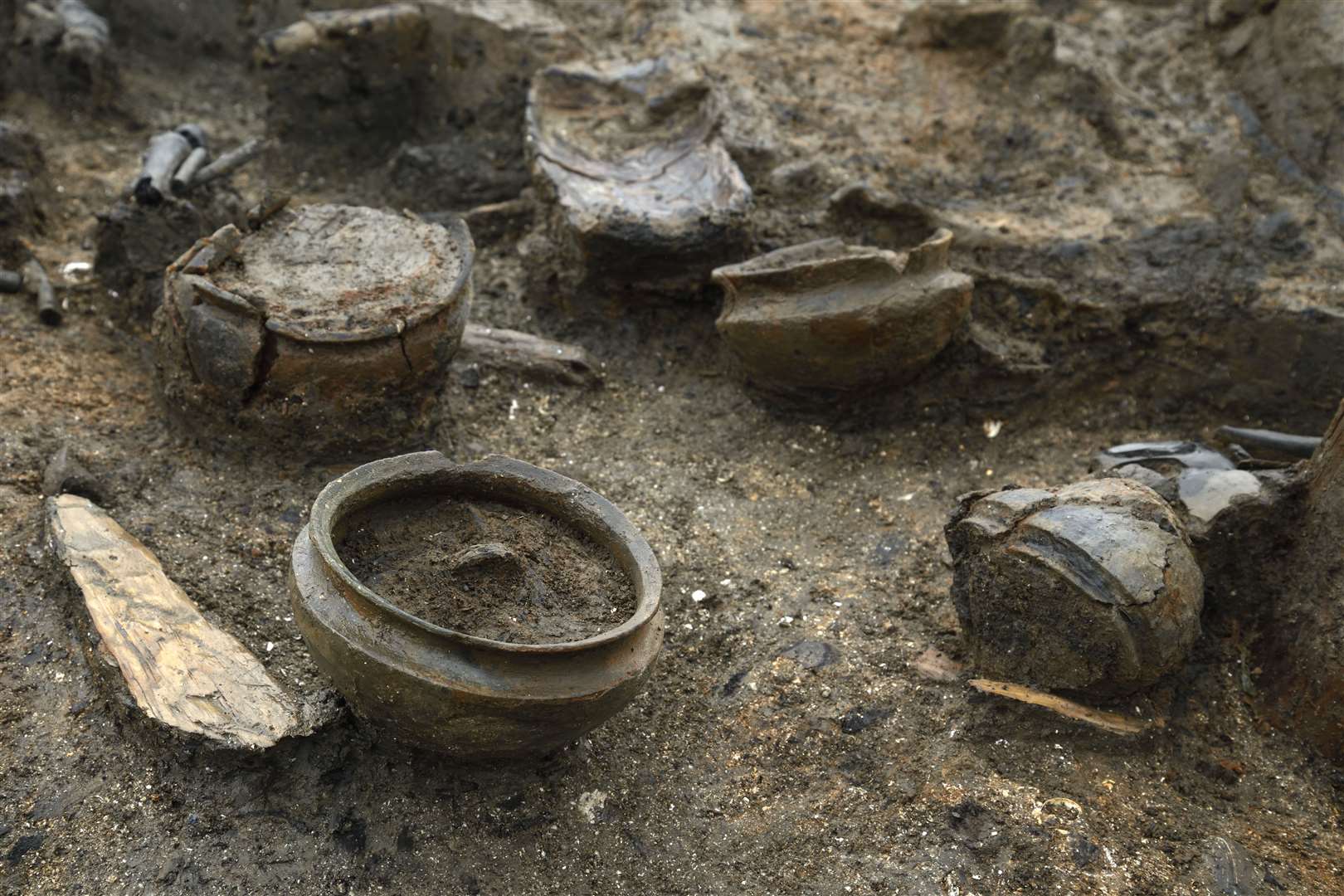 An array of Bronze Age pots found at the dig (Cambridge Archaeological Unit/PA)