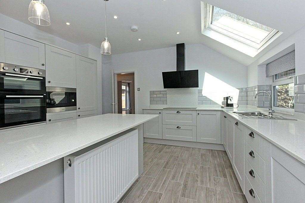 A marble-top island counter provides ample work space in this modern kitchen. Photo: Zoopla