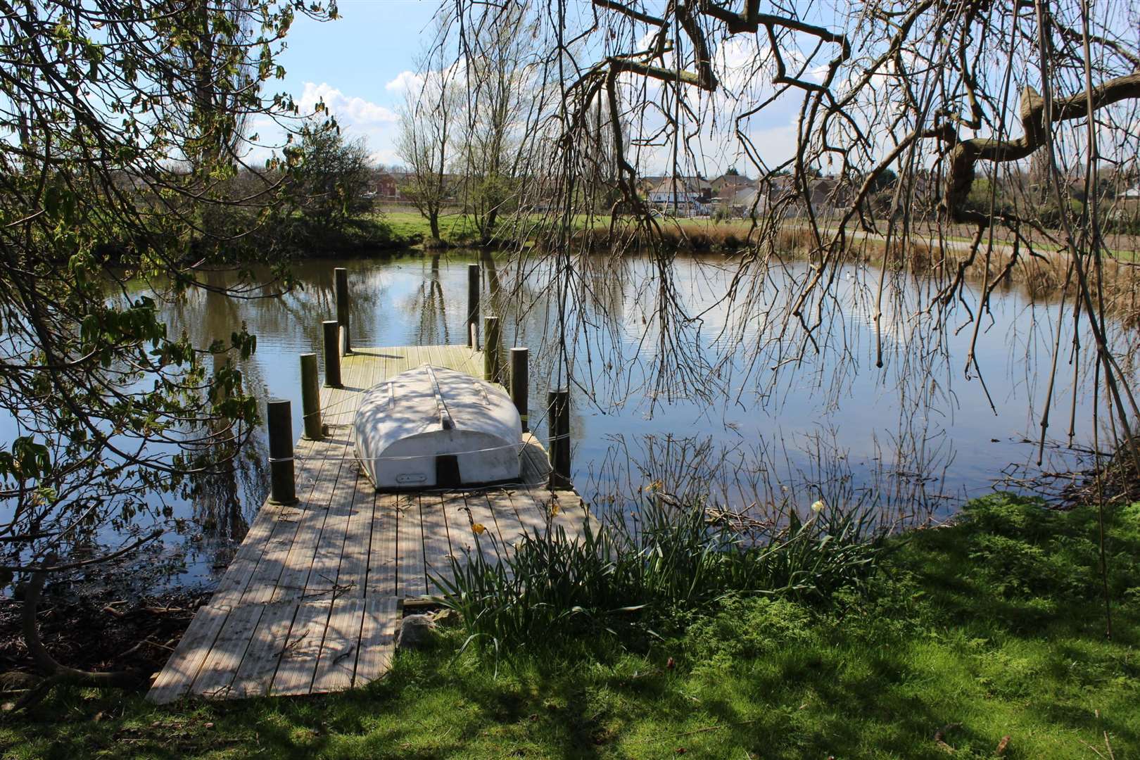 The lake at Shurland Hall, Eastchurch (5557813)