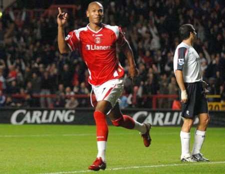 Marcus Bent celebrates his match-winning strike. Picture: MATTHEW WALKER