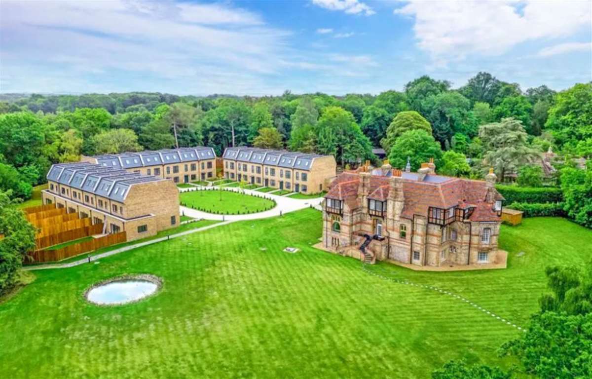 Homes built at former Fawkham Manor Hospital site in Longfield