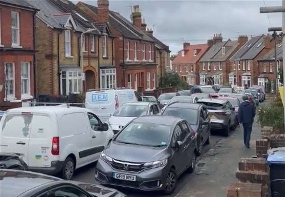 Ambulance stuck in absolute carnage as drivers avoid A28