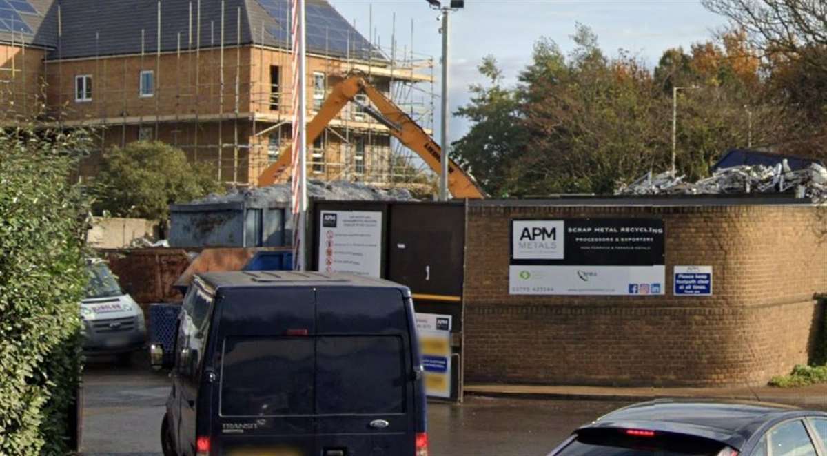 Sittingbourne pedestrians frustrated by footpath parking near APM