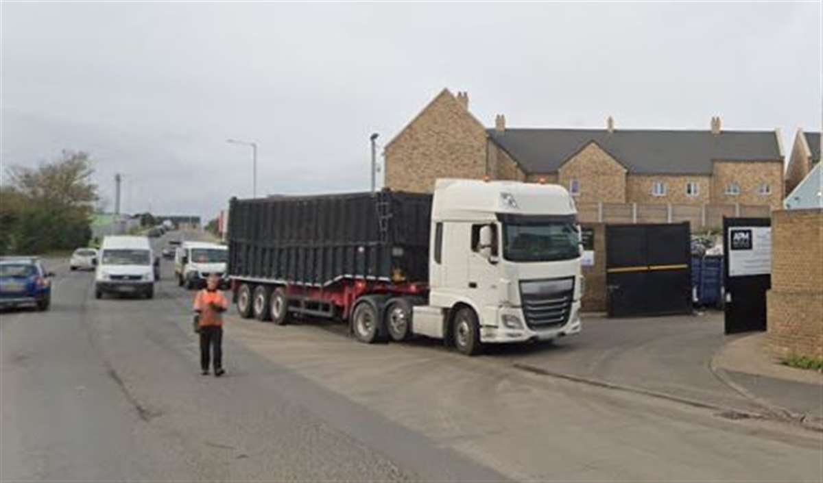 Sittingbourne pedestrians frustrated by footpath parking near APM