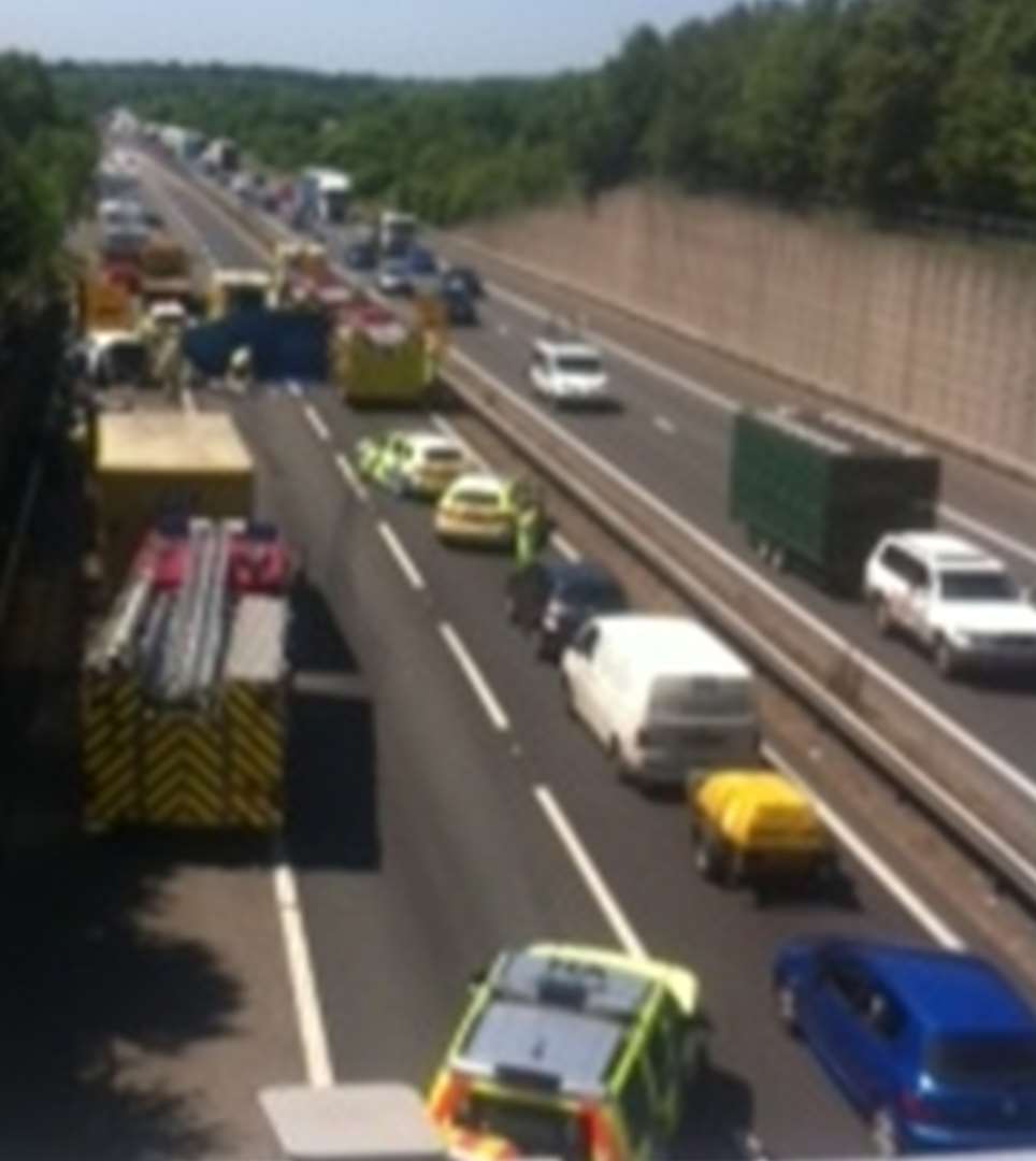 Traffic delays as westbound M26 closed for crash