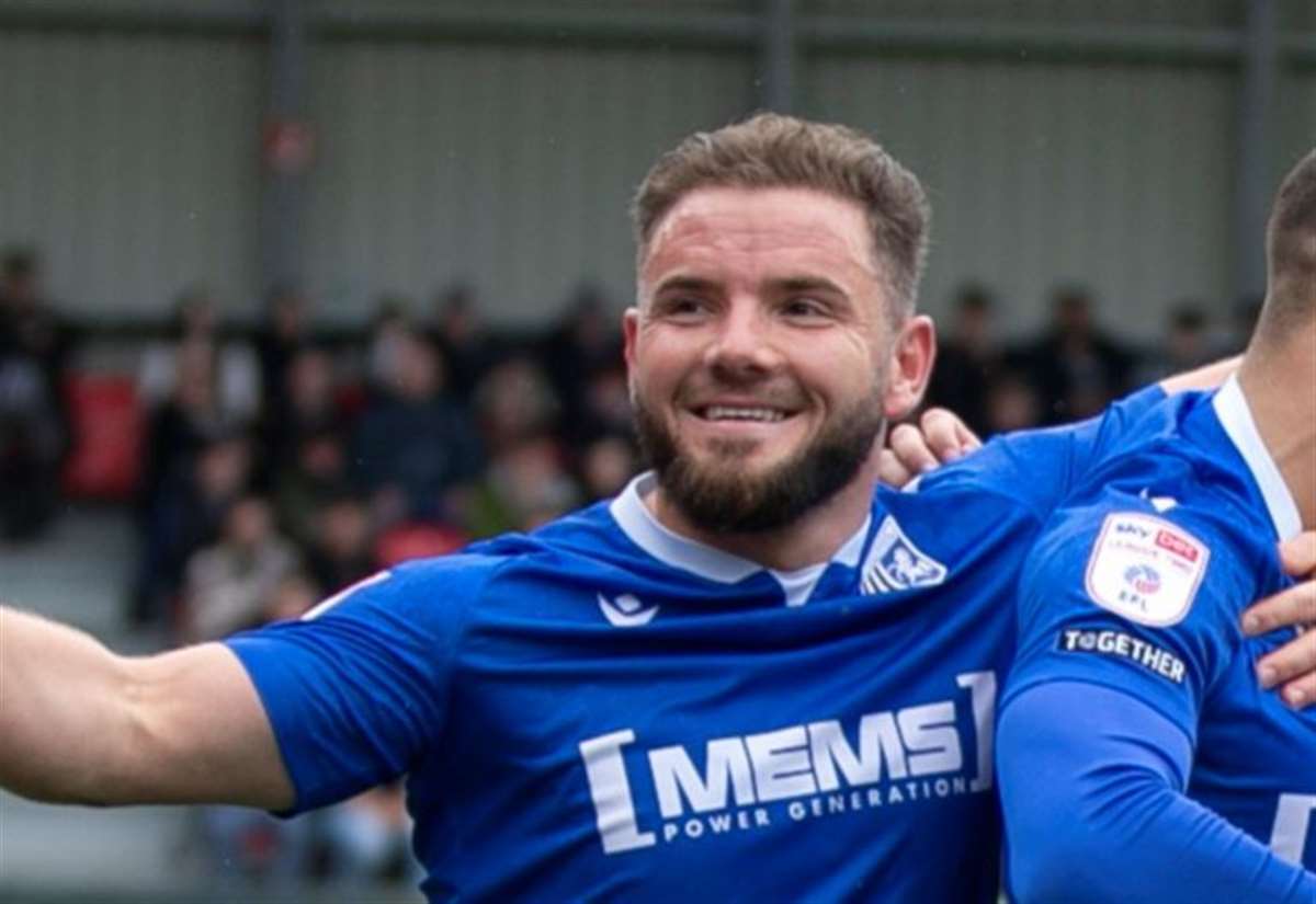 Sam Gale, Alex Giles and Ronald Sithole all sign professional contracts  with League 2 Gillingham