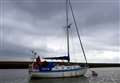 Lifeboat crew helps yacht in difficulty