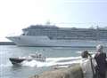 Huge cruise liner attracts big crowd