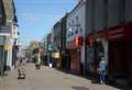 Man attacked in high street after robbery