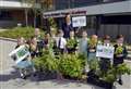 Flower show plants arrive at garden city