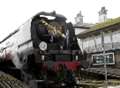 Steam train attracts hundreds of enthusiasts to station