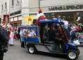 VIDEO: Bump-start for Santa's float