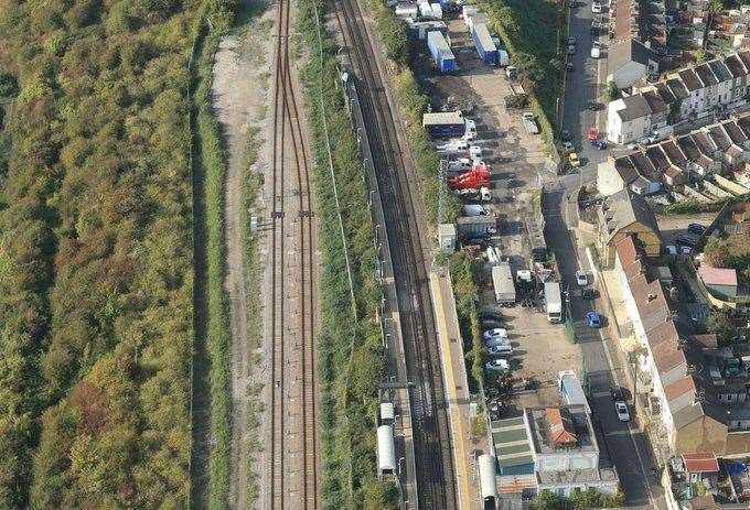 The curved stretch of railway at Northfleet. Picture @NetworkRailSE