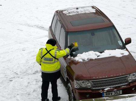 4x4 is given a parking ticket during heavy snow in Folkestone