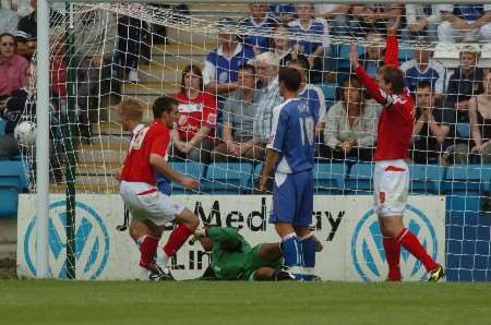 Scott Dobie is left unmarked to put Forest 2-0 ahead. Picture: GRANT FALVEY