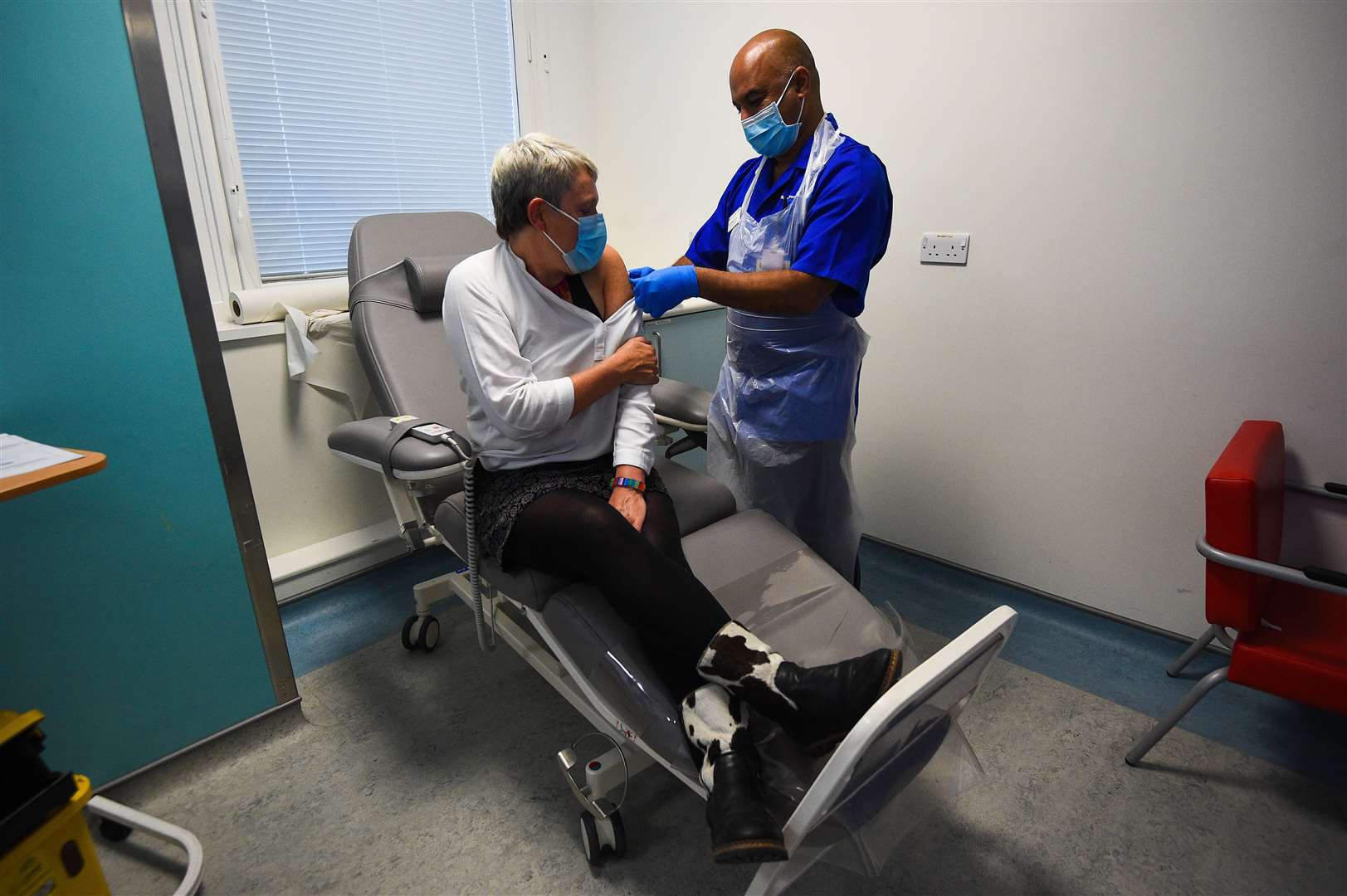 Lead research nurse Vash Deelchand gives a demonstration of the vaccine trial process (Kirsty O’Connor/PA)