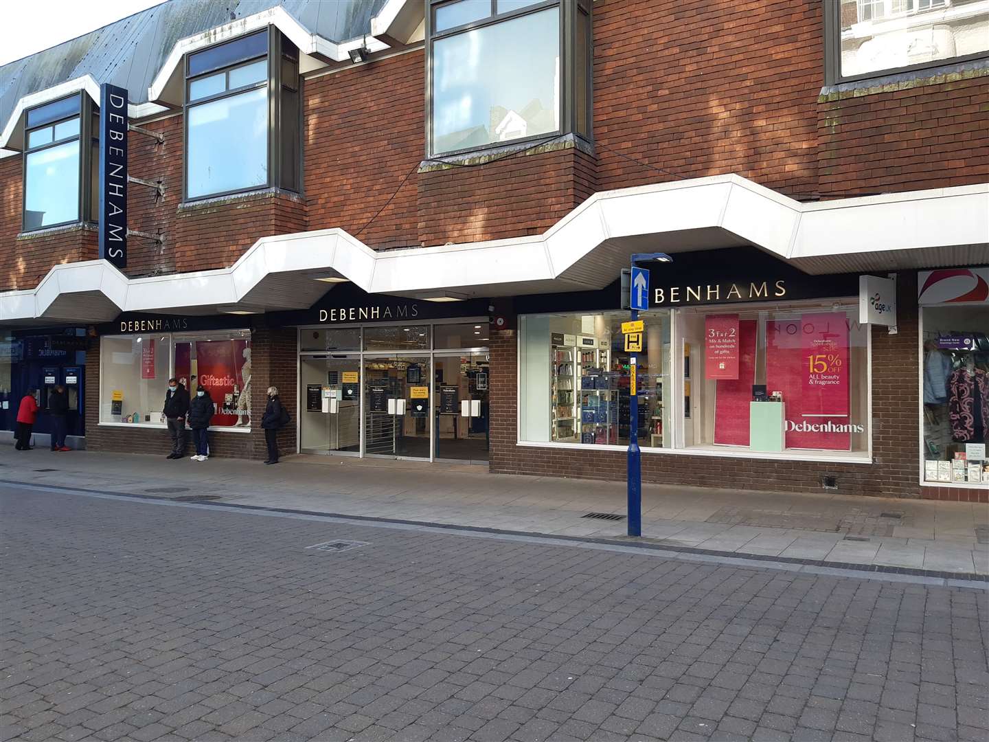 Debenhams set to close putting 12,000 jobs at risk