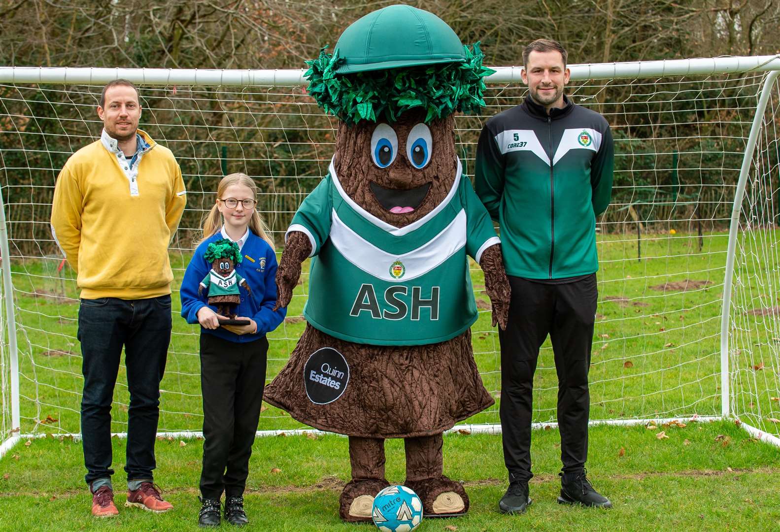 From left, Alastair Cracknell from Quinn Estates, Phoebe Clark-Tate, Ash the Tree and club captain Liam Friend. Pictures: Ian Scammell