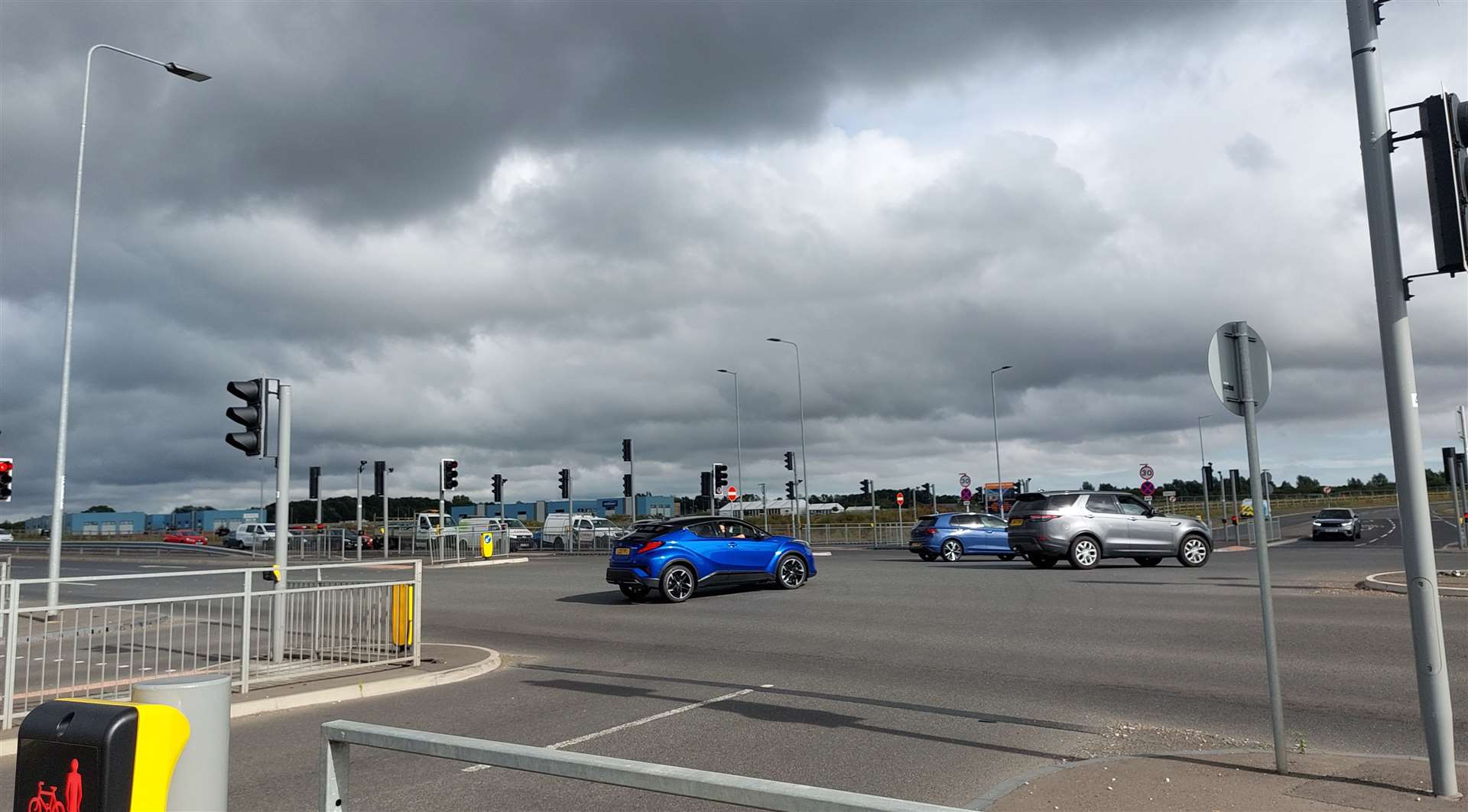 Drivers had to cross several lanes of traffic while the lights were out