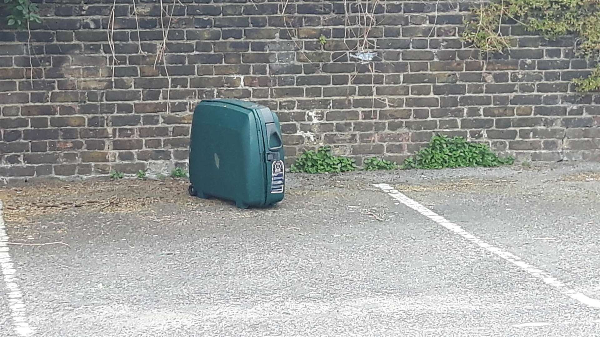 Suspicious suitcase abandoned at Trinity Road car park, Sheerness (2758733)