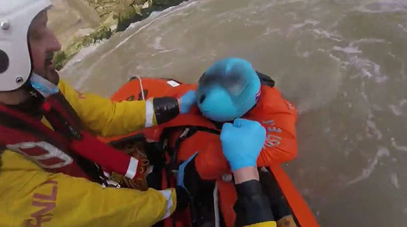 Volunteers rescued two paragliders (RNLI/PA)