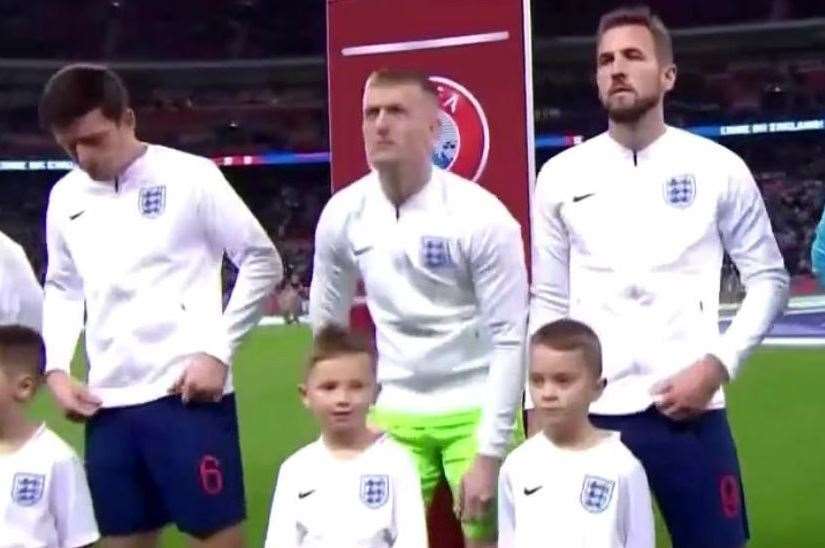 Joe Payne, 7, with Harry Kane (21982209)