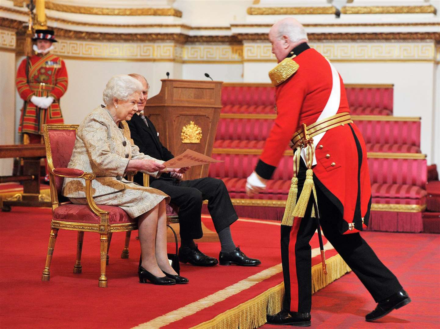 The Queen receives a copy of the loyal address from the Military Knights of Windsor in 2012 (John Stillwell/PA)