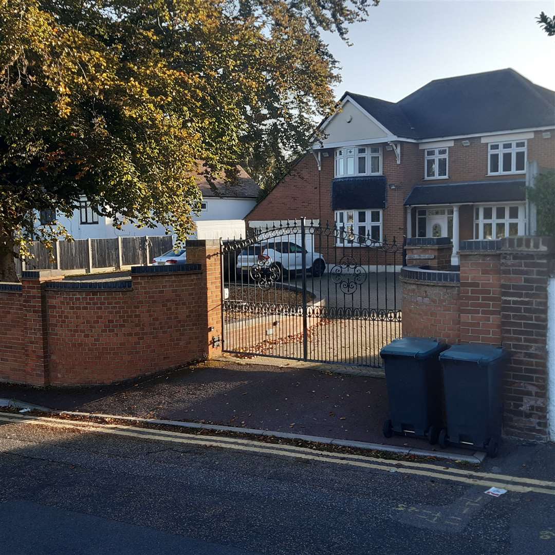 Cobham Lodge would be converted into a block of ten flats.