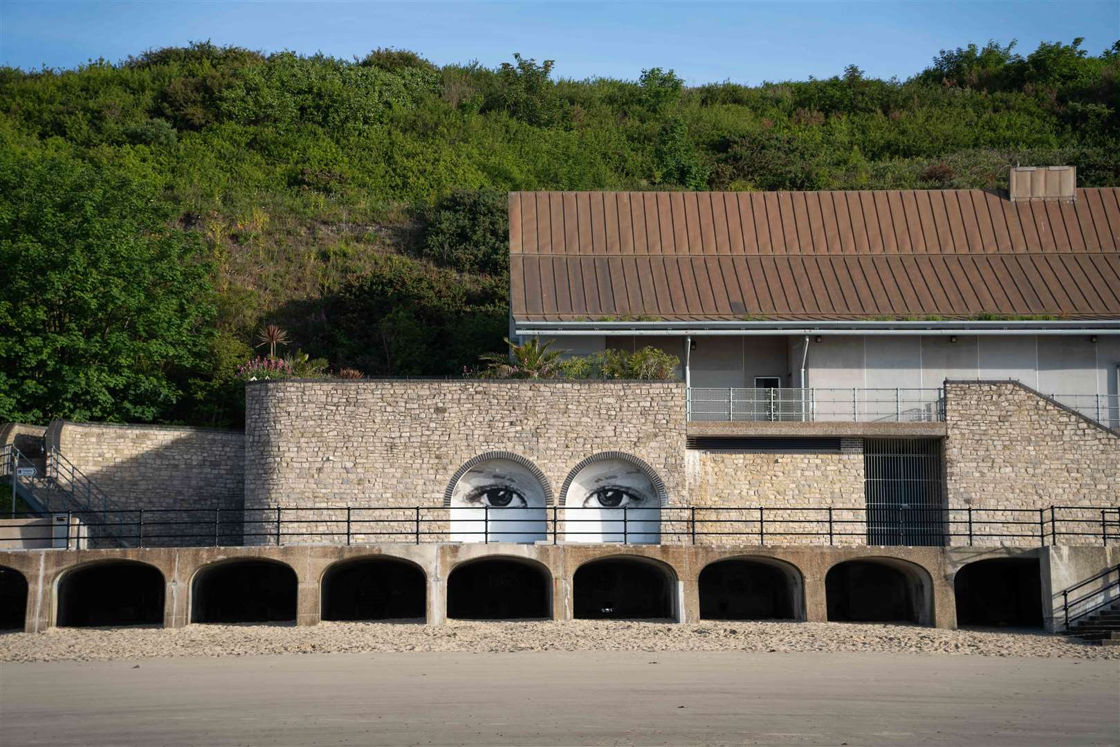 Folkestone's Sunny Sands beach has new artwork to mark anniversary (13429161)