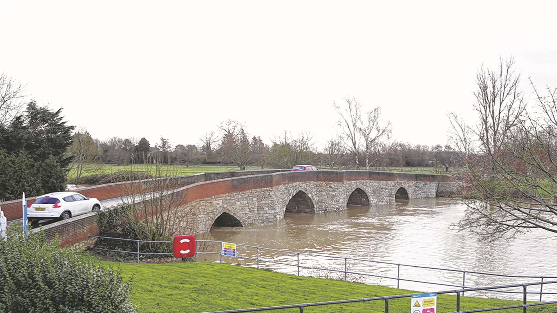 The waters rising in Yalding