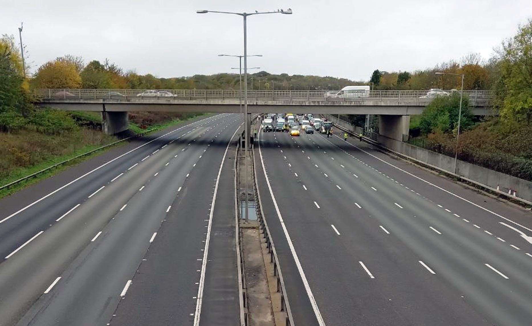 The M25 was closed by police due to ongoing protests from the group Just Stop Oil (Just Stop Oil)