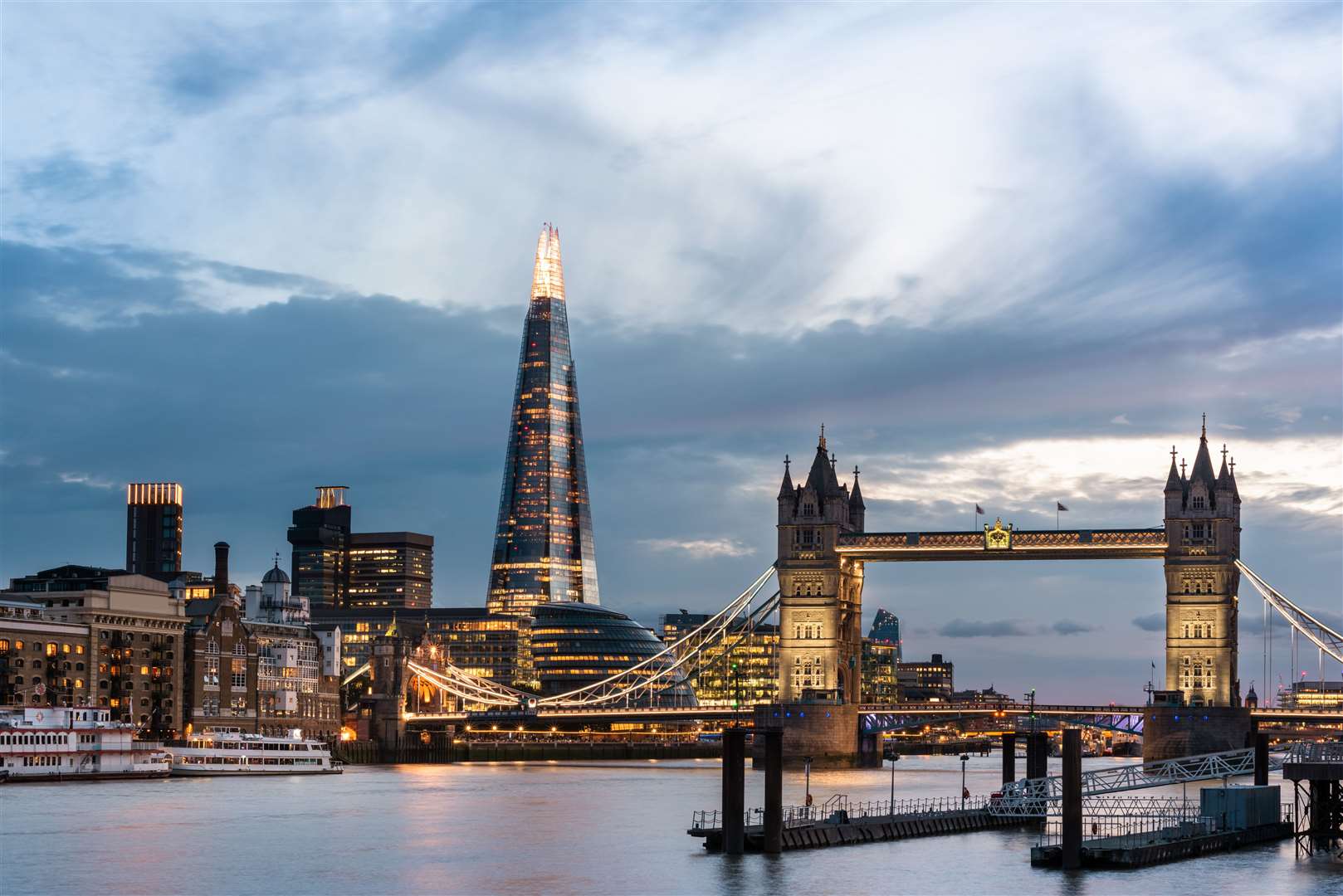 The Shangri-La hotel and restaurant is in the Shard, London