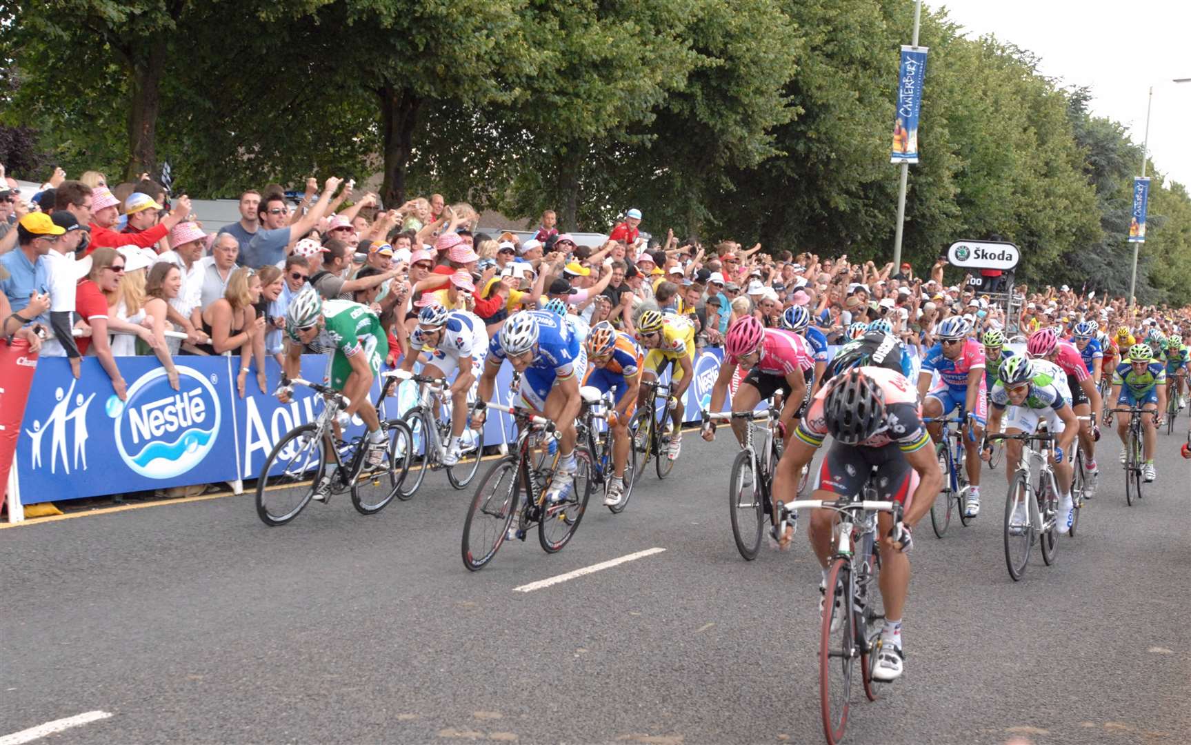 The sprint to the finish line along Rheims Way, Canterbury, in 2007. Photo: Barry Goodwin.